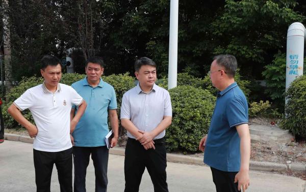 张利开展“四下基层”带案下访暨夏季“送清凉”慰问活动