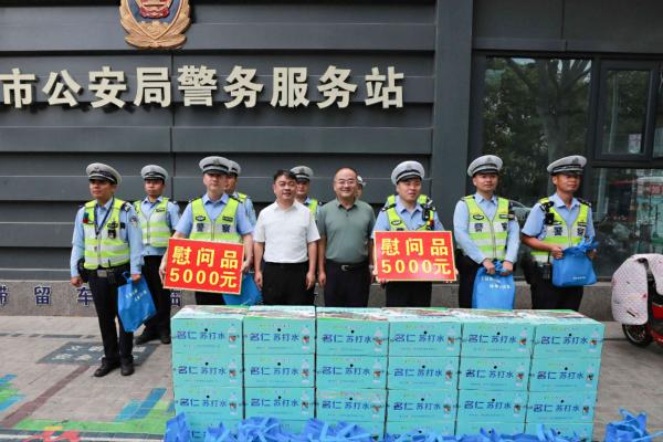 张利开展“八一”慰问活动