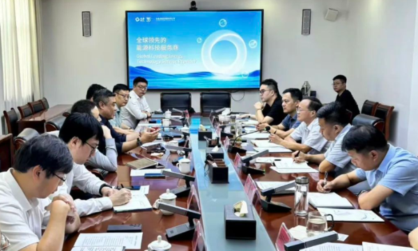 相山区委书记池圣洲与协鑫集成科技客人举行座谈