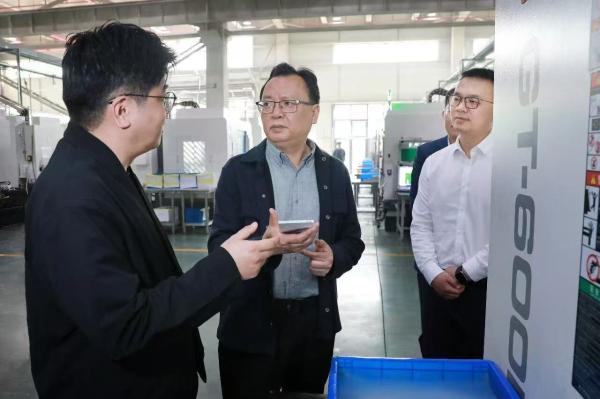 蒋曦调研项目建设并开展访企入村