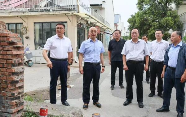 汪华东督导文明创建工作
