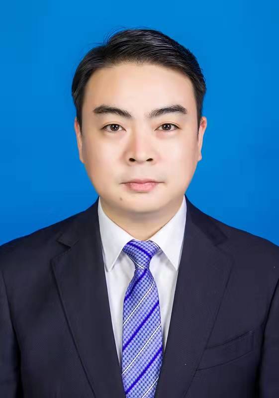 张利区委副书记,区长