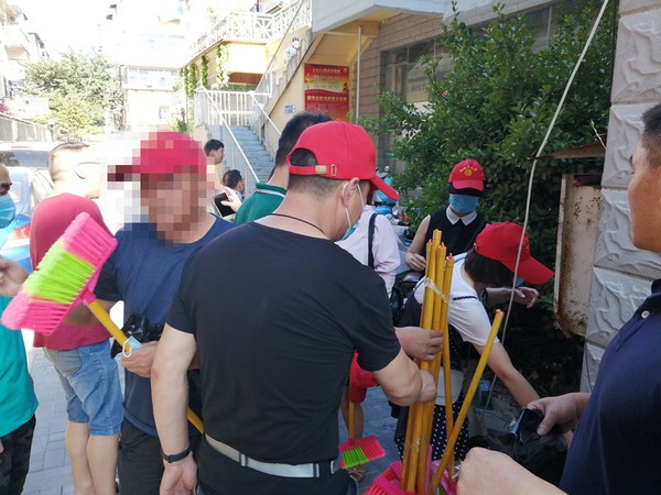 西办司法所组织社区服刑人员参加文明创建志愿者活动 (2).jpg